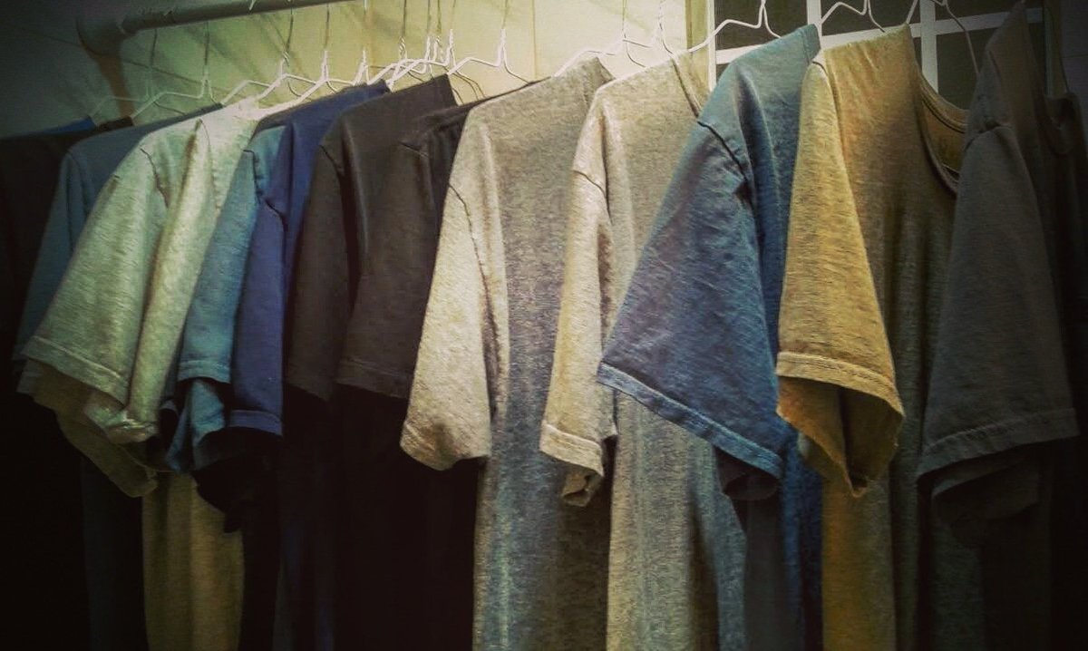 EastWordsMedia's tweet photo. #LaundryDay and I'm wondering if I need to rethink my life choices or just accept who I am. #pockettees #truecolors #earthtones #normcore 👕 https://t.co/qtadFASG4T