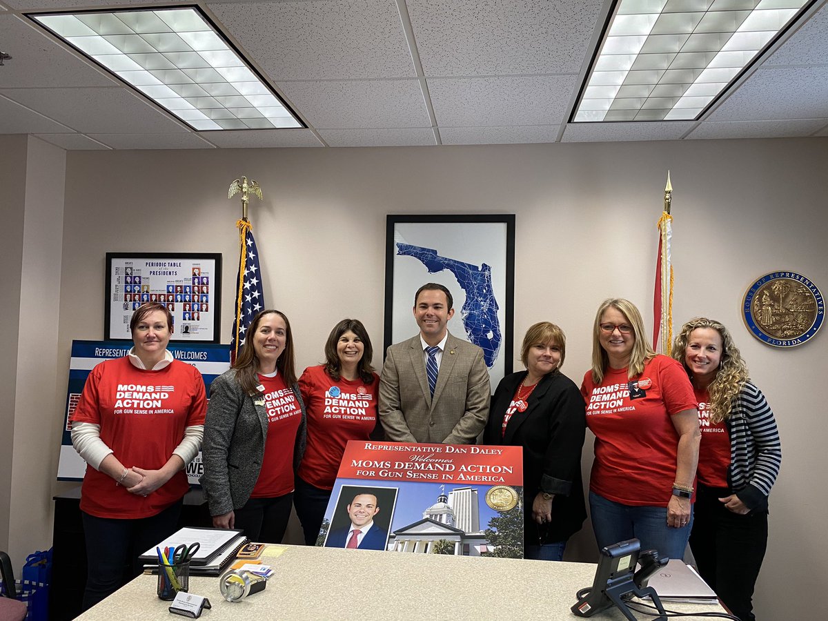 iamnomaneowyn's tweet photo. A fantastic meeting with @DanDaley and @MomsDemand to discuss background checks, Alyssa’s Law and Jaime’s Law during Advocacy Day.
#FlaPol #updatebackgroundchecks #AdvocacyDay2020 https://t.co/7045FhZ1Cc