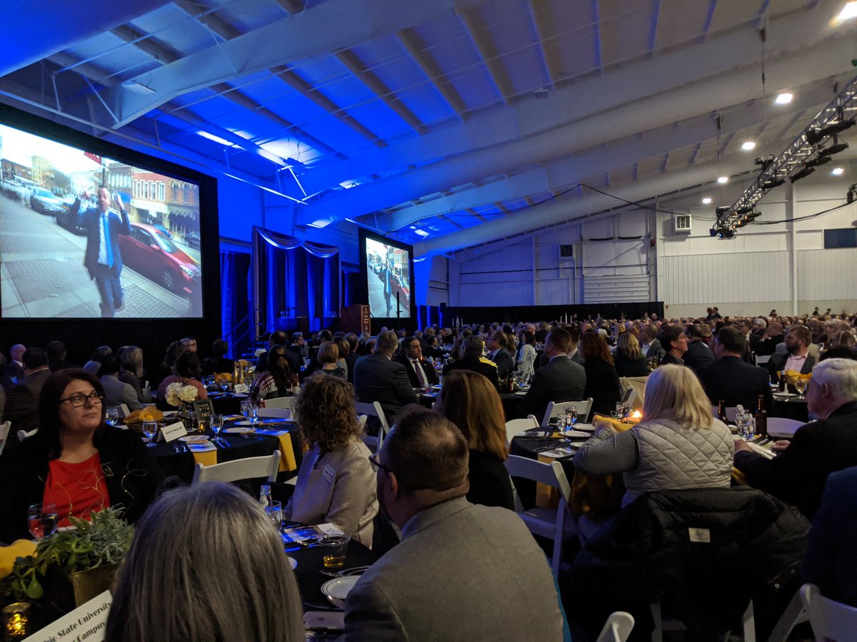 boyerbl3's tweet image. Wooster Chamber annual dinner...1000+ people in a city of 26,000 #humblebrag