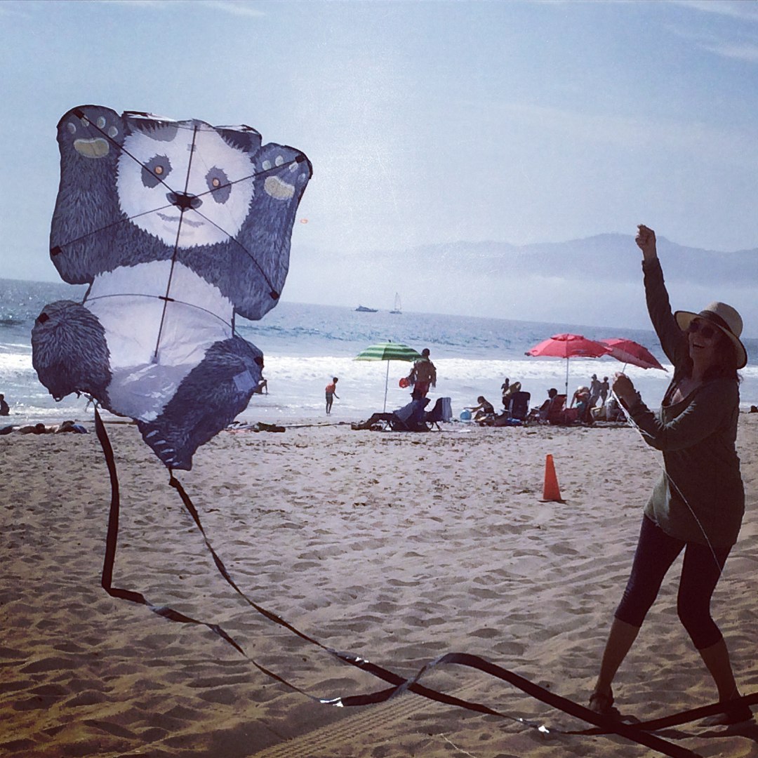 flyxkites's tweet photo. #TBT to this pic by @calamjane22, feat. our vintage #Panda kite 🤘💞 #xkites #windnsun #flyxkites #pandabear #kites #kite #parenting #toyreviews #childrenstoys #children #educationaltoys #sensorytoys #interactivetoys #beach #thursday https://t.co/xCkzI9WzTL
