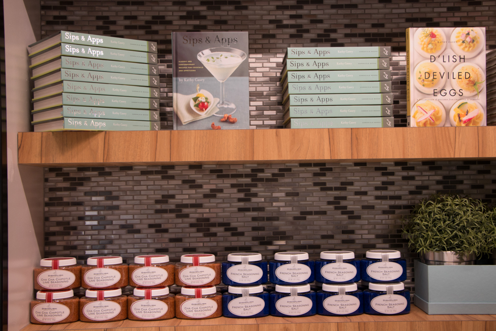 DishDLish's tweet photo. #Gifts for the #foodies: #seasonings &amp; #cookbooks! #Dlish on #ConcourseC @SeaTacAirport! #FrenchSeasoningSalt #ChaChaChipotle #SipsAndApps #DlishDelivedEggs https://t.co/x4pHNkEWGM