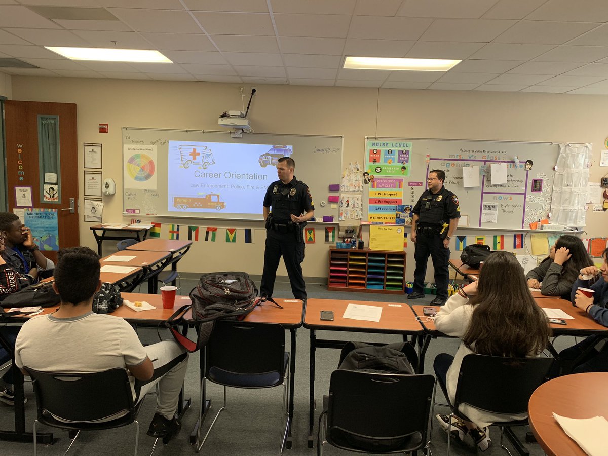 Exploring the Police, Fire, and EMS careers! Thanks to Sgt. Seery and Officer Womack from Heath DPS for coming in to speak to our scholars. 
#eslexplora #eslrocks @RISD_ELLS <a href="/RHHSHawks/">Rockwall-Heath HS</a>