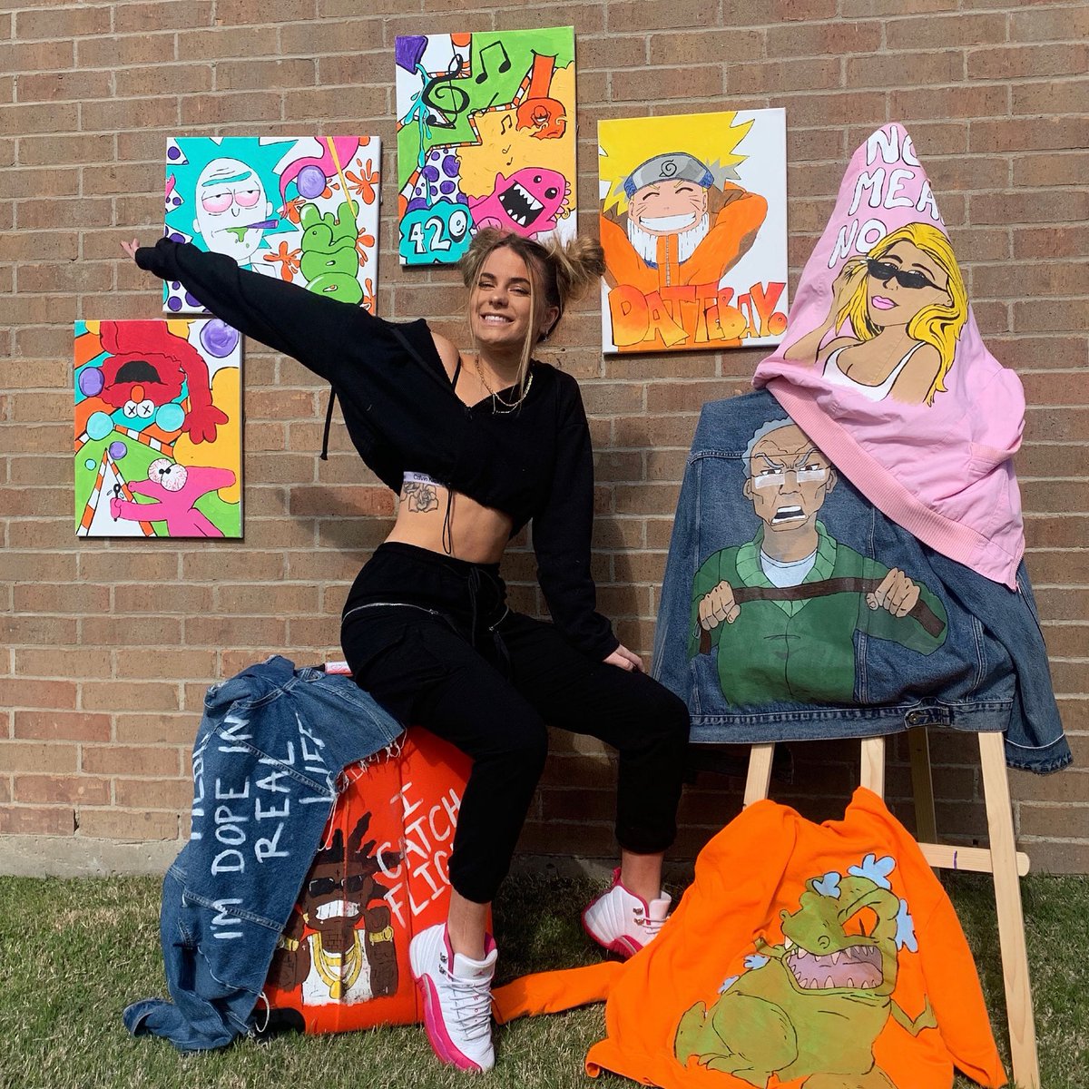 EmmaSamenus's tweet photo. Celebrating my birthday with a custom jacket giveaway! Follow me &amp; retweet this to enter your name ✨ choosing the winner on February 1st, head to insta @ntbrepeated for my ways to enter‼️ https://t.co/SujHRzqddb