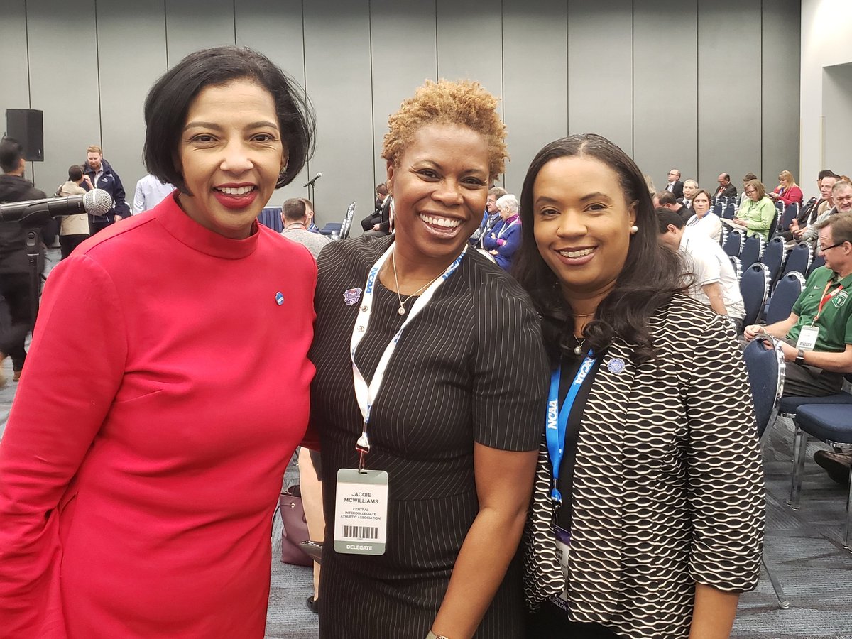 CIAACommish's tweet photo. Nothing like being linked and connected at #NCAAconv  with these @WomenLeadersCS  amd Bosses who inspire me everyday to be my best! https://t.co/foraktMuFj