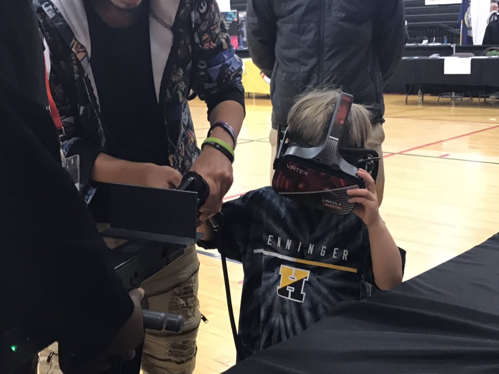 Ms_Pelcher's tweet photo. You’re never too young to check the SCSD CTE programs. My kiddos loved the virtual welding and landing a drone! @SCSDCTE https://t.co/cr0ZjzmH03