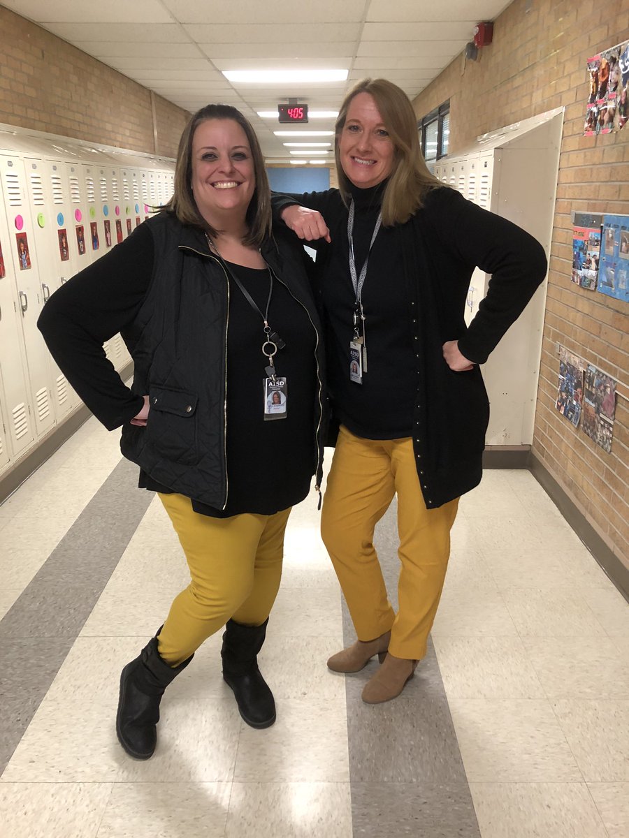 PTECougars's tweet photo. Twinning Thursday in Third Grade!! @PTECougars @julif2004 https://t.co/qlHcnMQydy