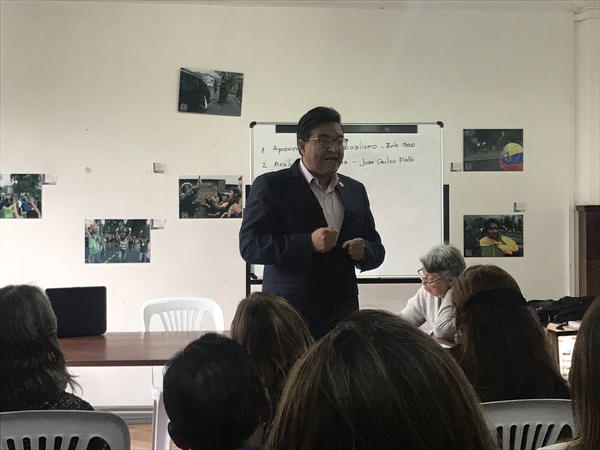 FrankSamaniegoM's tweet photo. Seguimos de pie y en la lucha hoy en la reunión del Distrito Centro junto a nuestros compañeros hicimos un análisis sobre la victoria que logramos en la .@AsambleaEcuador las circunscripciones se mantienen, ¡Los territorios seguirán teniendo representatividad!#MiDistritoSeRespeta https://t.co/28iPujk2q6