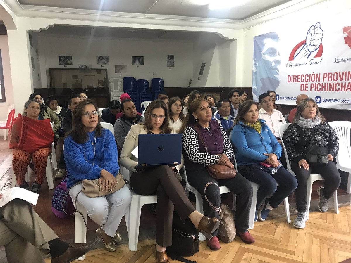 FrankSamaniegoM's tweet photo. Seguimos de pie y en la lucha hoy en la reunión del Distrito Centro junto a nuestros compañeros hicimos un análisis sobre la victoria que logramos en la .@AsambleaEcuador las circunscripciones se mantienen, ¡Los territorios seguirán teniendo representatividad!#MiDistritoSeRespeta https://t.co/28iPujk2q6