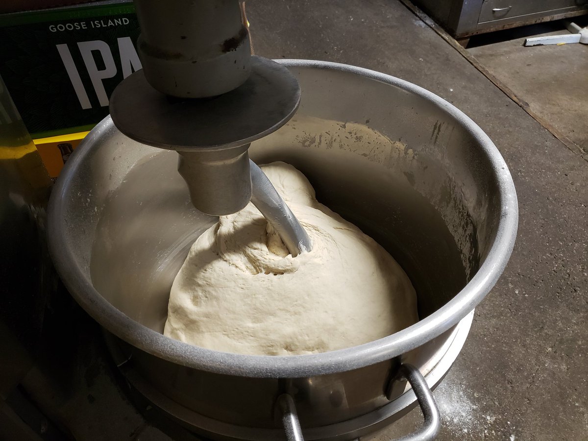 HarvestVideo's tweet photo. It's almost #pizzatime!
.
.
.
#pizza #PizzaLovers #dough #mixer  #standmixer #videoproducer #videolife #marketing #videopro #restaurant https://t.co/noH71WUajt