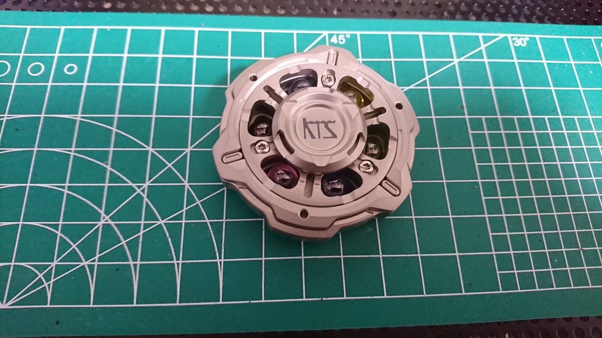 あきおみ ハンドスピナー紹介するよ ハンドスピナーコレクション Vol 262 Ktsハンドスピナー 六色のカラフルなジルコン玉は店長によるカスタム 回すと玉が動いてカラカラと心地よい音がする ハンドスピナー フィジットトイ