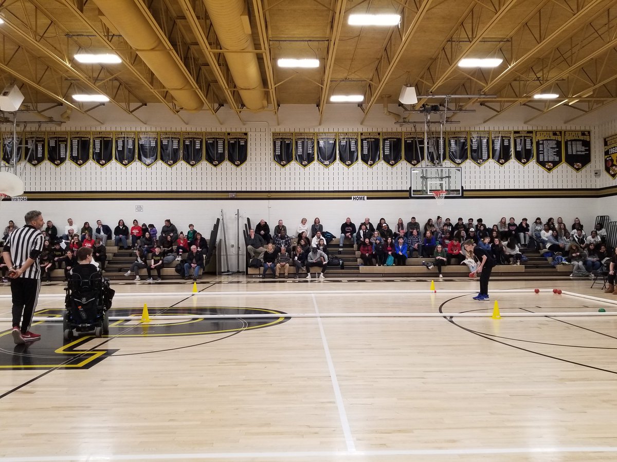 PHSFalcons18's tweet image. Celebrating our Bocce Seniors today and getting a win🖤💛 Thank you for helping us bring bocce to PHS!! #WeRAISE #Poolesville #falconsflyhigh @MrCarothersPHS @PHSathletics