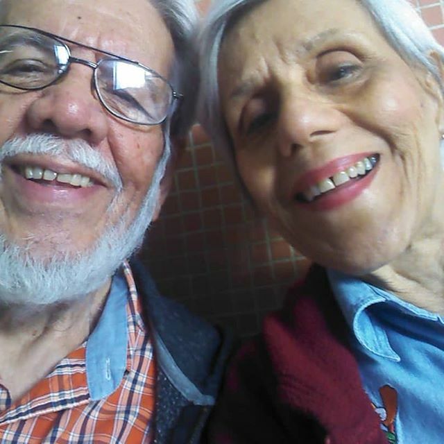 jaycer17's tweet photo. (English below.) Ustedes los conocen. Son mis papás. Lo máximo que tengo. Y ahora en emergencia. La semana pasada mi mamá se cayó y se fracturó el brazo. Necesita una prótesis y entre eso y la operación, medicina y terapia, en la Venezuela de hoy, es imposible de pagar. Así … https://t.co/lK2rIj0OHc