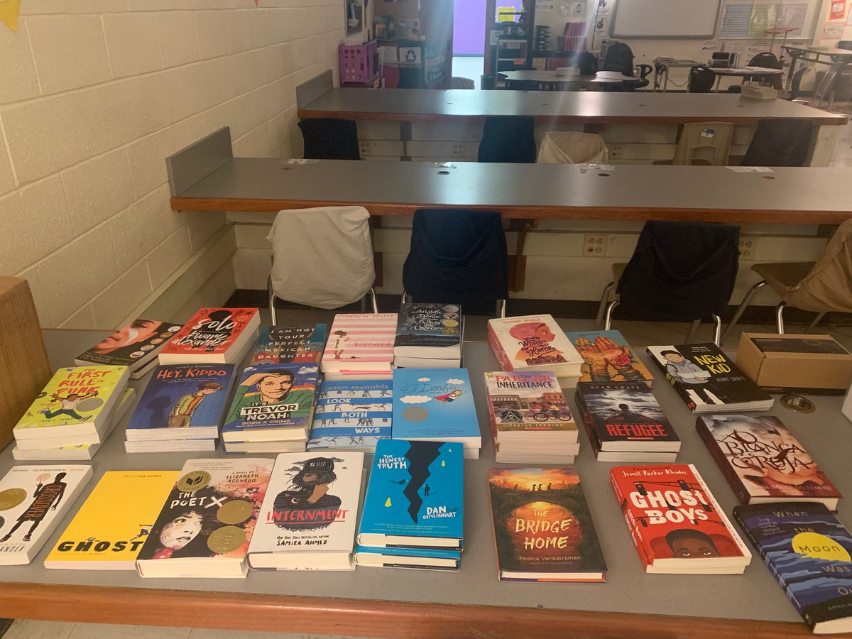 MsBruceEdu7's tweet photo. This time of year is really rough for me professionally. Today @Scholastic sent books, $500 worth to be exact as a donation to my classroom. @Booksource sent a scanner. Joy fluttered when kids crowded me to see the new titles. #smallthings #whereisJune #pdtomorrow https://t.co/VbtRrcOuoT