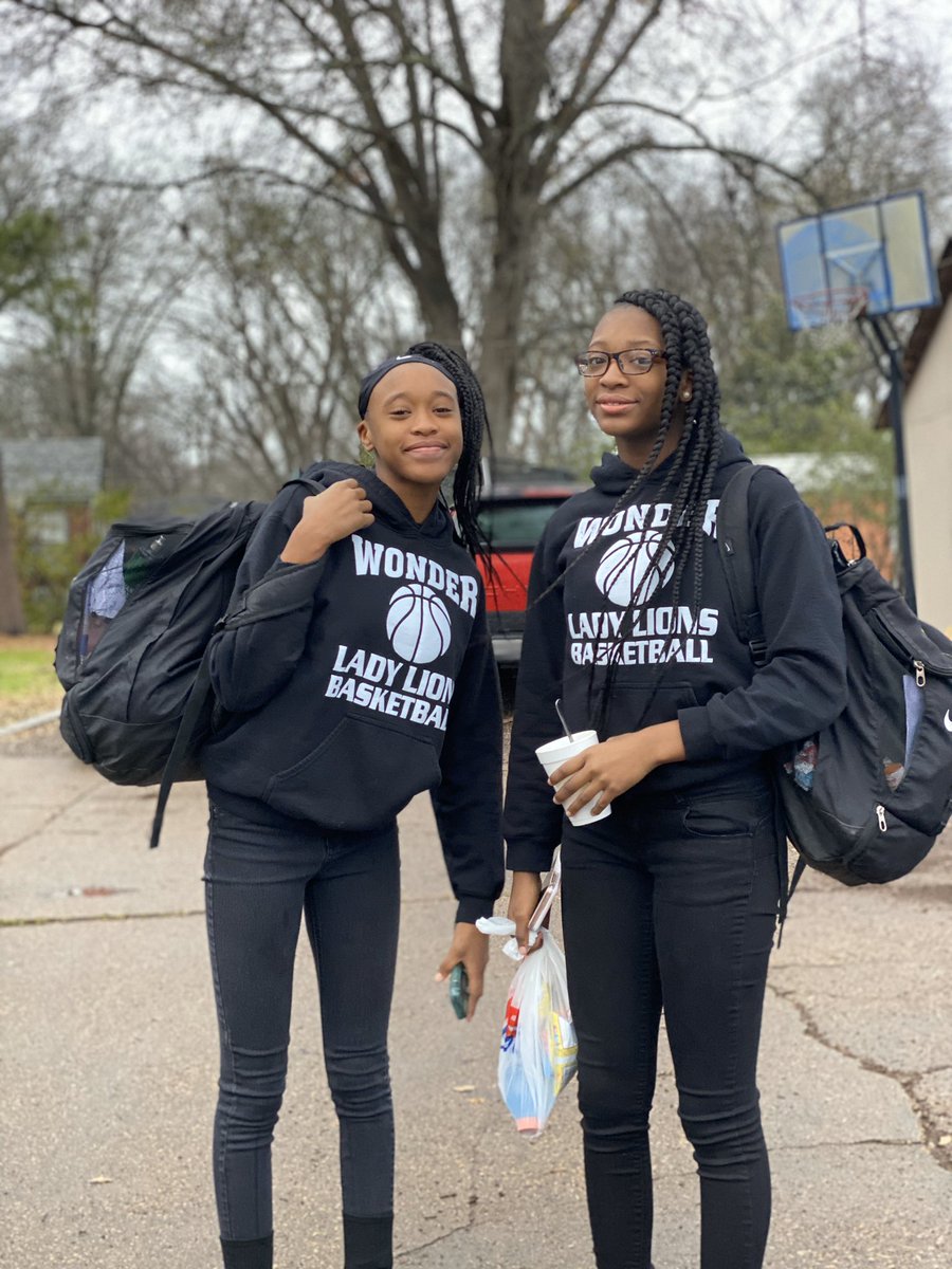 dabrowneyes23's tweet photo. Game Day!!!! #SisterSister #DoubleTrouble #LetsGetBuckets https://t.co/0DNDhjJLfy