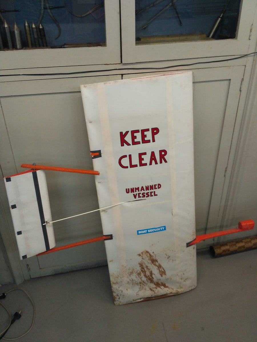 SenSailor_drone's tweet photo. Avui, passat el temporal, s'ha pogut traslladar el SenSailor a la seu de la @FNB_UPC per reparar els petits danys, netejar-lo i acabar d'instal·lar-hi l'electrònica. https://t.co/yCNb6dY7jg