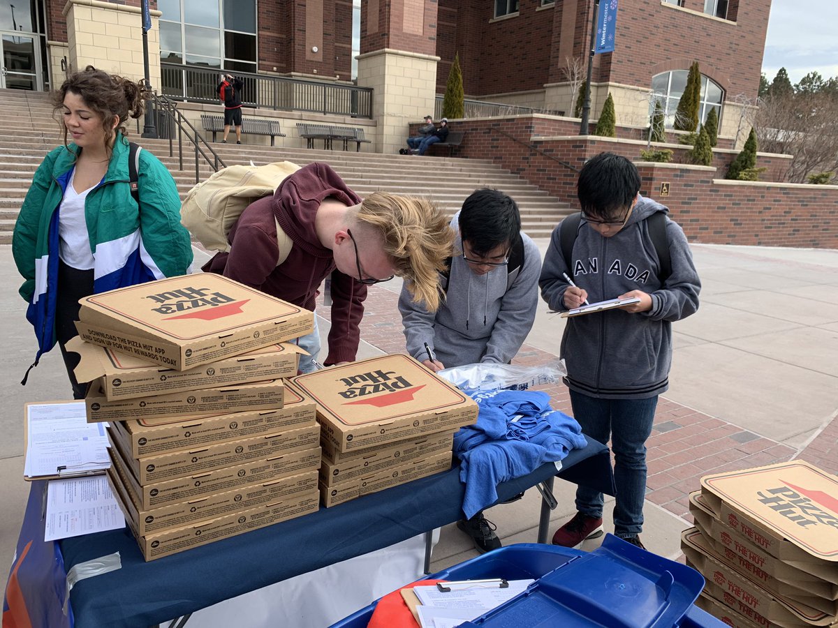 ChristenHNV's tweet photo. Pizza to the polls! You already know #youthvote #nextgenNV https://t.co/vTHTAIMctH