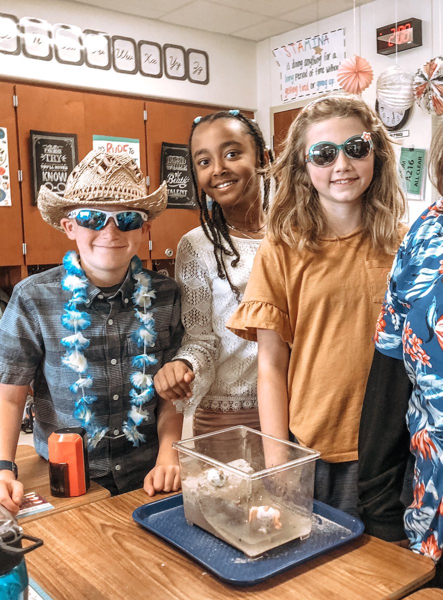MrsWalker_RRISD's tweet photo. Exploring wave erosion! 🏝⛱ @RoundRockISD #beachday #erosion https://t.co/qq0ym1EzTq