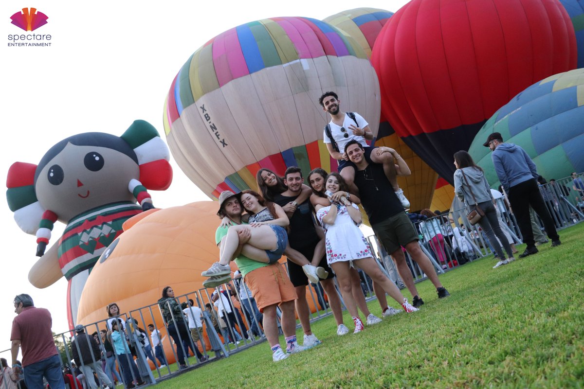 SpectareMx's tweet photo. Con @SpectareMx en el #FNG2019 te sorprendimos con un escenario repleto de globos aerostáticos🎈
¿Con quién disfrutaste de este momento?😍
#MomentosSpectare #Spectare #TBT https://t.co/ubgI2R0m4e