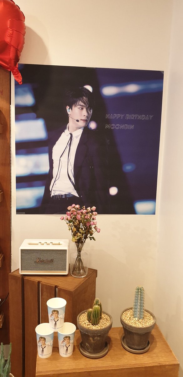 starharowoo0330's tweet photo. @derMond980126 @wcoffeekorea
#문빈 #기분이_좋은날
#HAPPY_BINS_DAY
#청주컵홀더
청주아로하도볼겸서울에서gogo~
사장님 너무 친절하시고 귀여우셨어요^^ 특전이 떨어졌다고 컵을 더 주셨어요ㅎ 더주셔도 되는건지 모르겠지만요ㅎ 스콘도 맛있었어요~ 카페이벤트열어주셔서감사합니다^^ https://t.co/D4btMyf6t8
