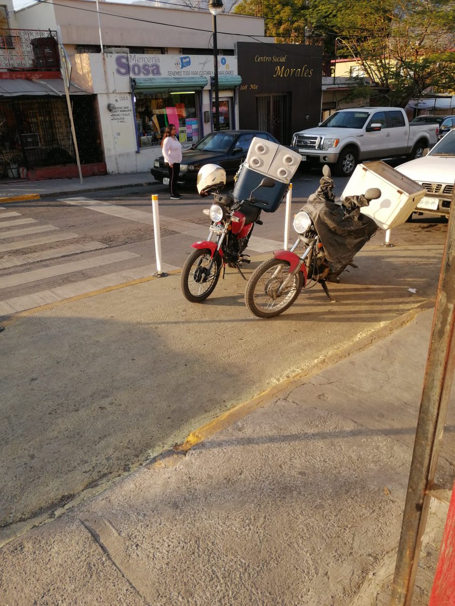 Cicmty's tweet photo. #VíaObstruida reportan motocicletas sobre paso peatonal en Lic. Benito Juárez y  Av. José Vasconcelos, Col. Casco Urbano #SanPedro vía wsp 53EWMD https://t.co/mbF2xr8BpK