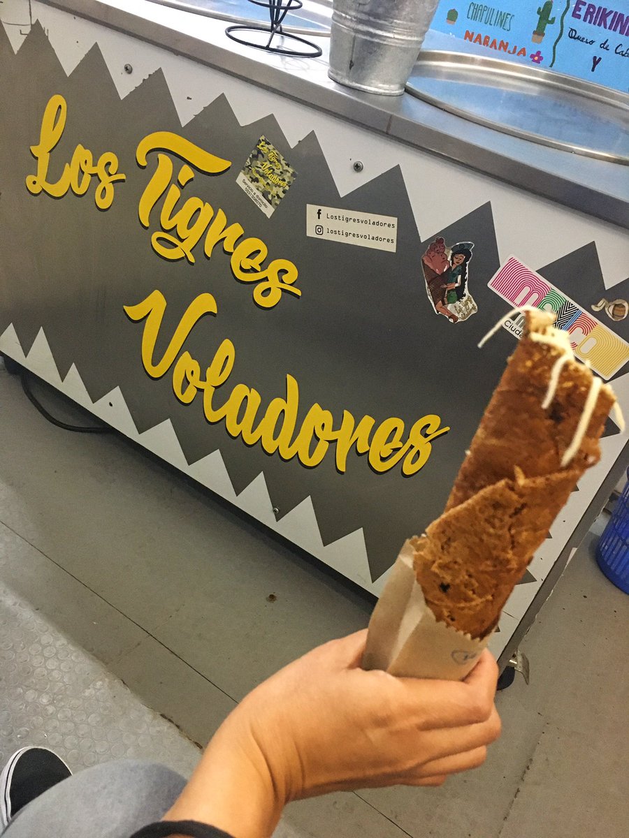 foodies_encdmx's tweet photo. Para el frío les vamos a recomendar algo rico!
Una marquesita de #LosTigresVoladores una heladería en la Col. Nápoles donde encontrarán estos ricos postres!
La atención es de primera y los sabores muy buenos
Volveremos por un helado!
Precio:$$
⭐️⭐️⭐️
#foodiesencdmx #postrescdmx https://t.co/Vegnwf7kMN