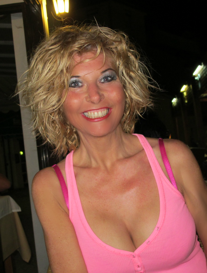 blondieblow's tweet photo. Normal me , for those who asked !! https://t.co/afBVmY6lEO