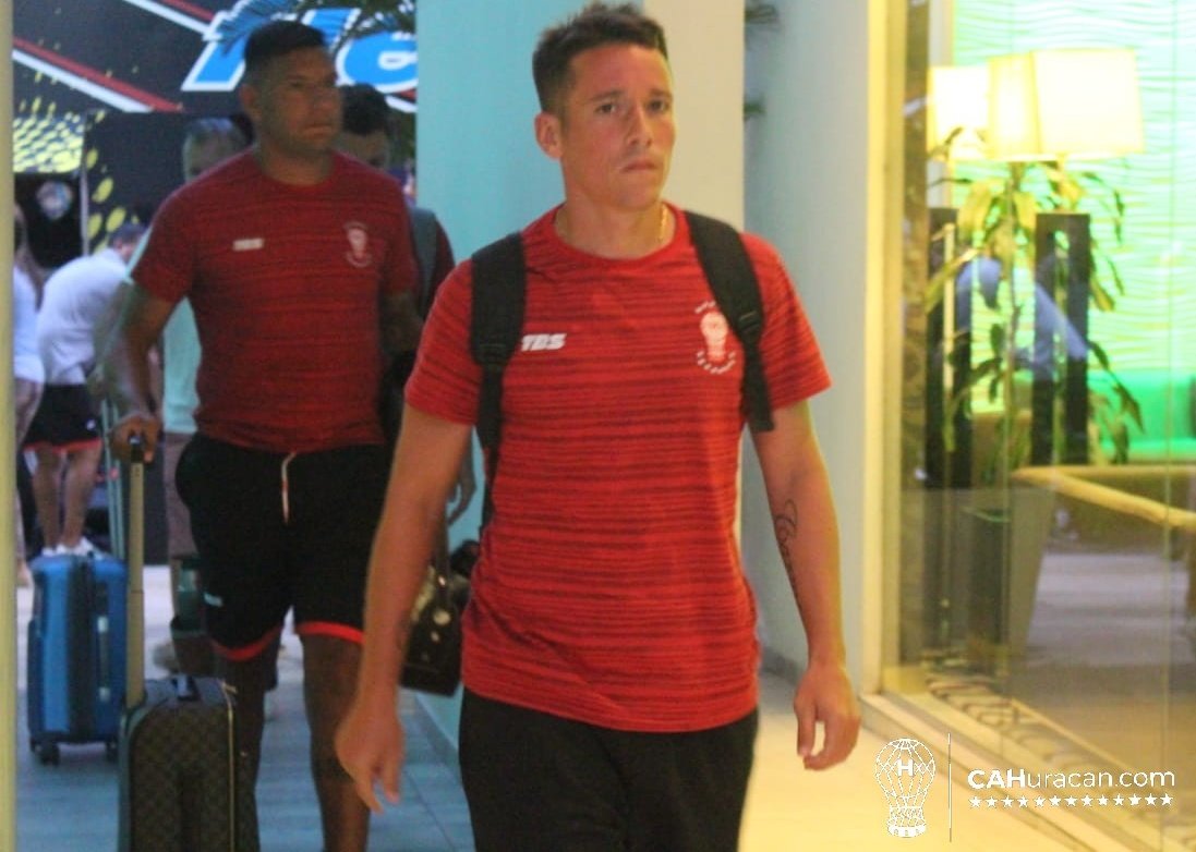 CAHuracan's tweet photo. #Huracán🎈¡Llegamos a Rosario!

El plantel del Globo ya se encuentra en el Hotel Holiday Inn para el compromiso ante #Central por la 17ma fecha de la Superliga. https://t.co/AnGWgdk2sR