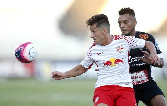Football4everF4's tweet photo. A @RedeGlobo anunciou que chamará o @RedBullBraga de Novo Bragantino. Eu assistindo o jogo do Novo Bragantino, sem saber o que são esses touros ai. Ainda bem que imbecilidade é de graça se não a Globo venderia.

#RedBullBragantino #redbull https://t.co/Lacqd5z95E