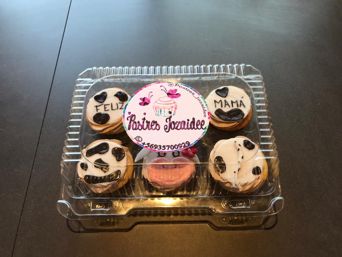 PJozaidee's tweet photo. Hola a todos feliz jueves 😘 les muestro estos lindos cupcakes de vainilla rellenos de manjar cubiertos de buttercream de chocolate y decoraciones en fondant!! Que esperas para darle un lindo detalle a tu persona especial 😍 contáctanos cotiza y reserva al WhatsApp 935700929 https://t.co/8wOLlTPuoE