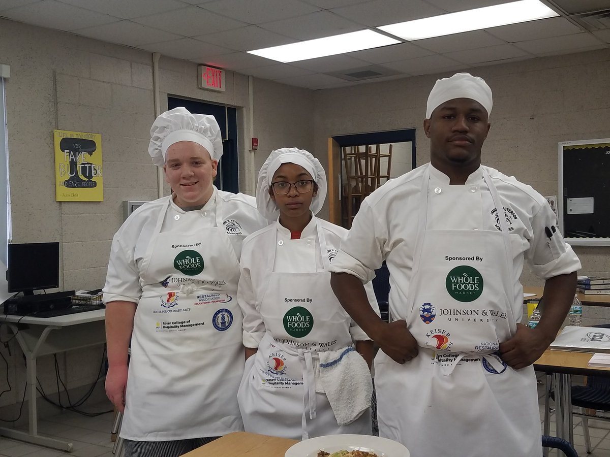 FHP_Culinary's tweet photo. Super proud of Peterson's culinary team at today's FCCLA regional competition. Edged out by Middleburg High School @oneclayschools this year. When using the wrong knife makes the diff between winning and losing #halfpoint. Do Northeast Florida proud, Broncos! See you in Orlando! https://t.co/bXiyYy0gZo
