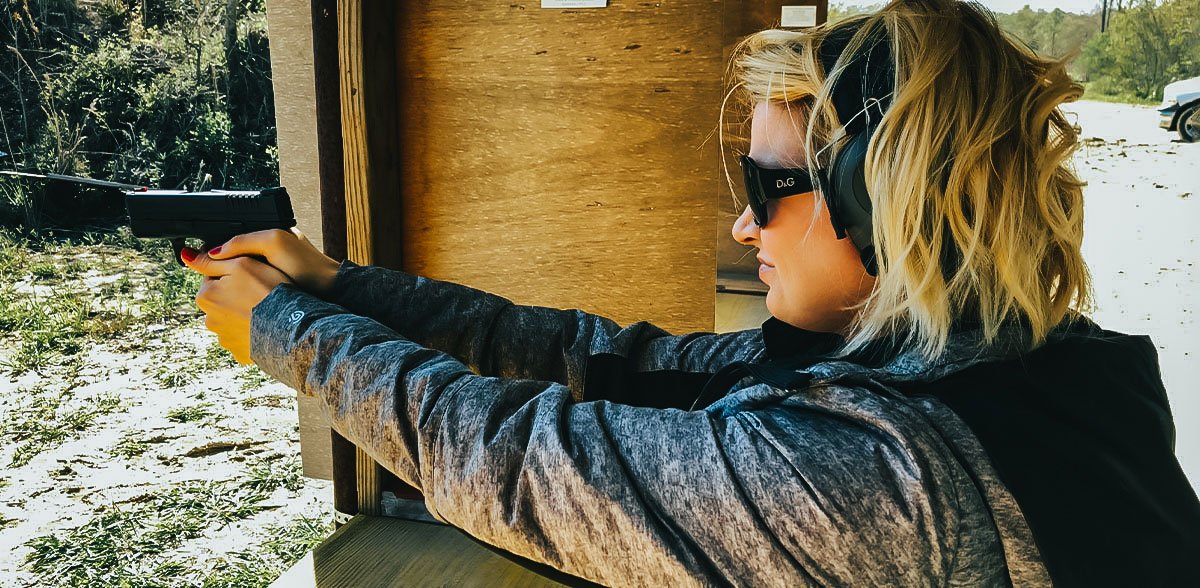 USACarry's tweet photo. New to guns and concealed carry? We all start somewhere. Here we give you 6 essential tips for new female shooters from a female perspective.

6 Essential Tips Every New Female Shooter Must Know 👉🏼 https://t.co/g9783DpgmJ

#firearms #guns #concealedcarry #ccw #alwayscarry https://t.co/xwXhhB8Y3C
