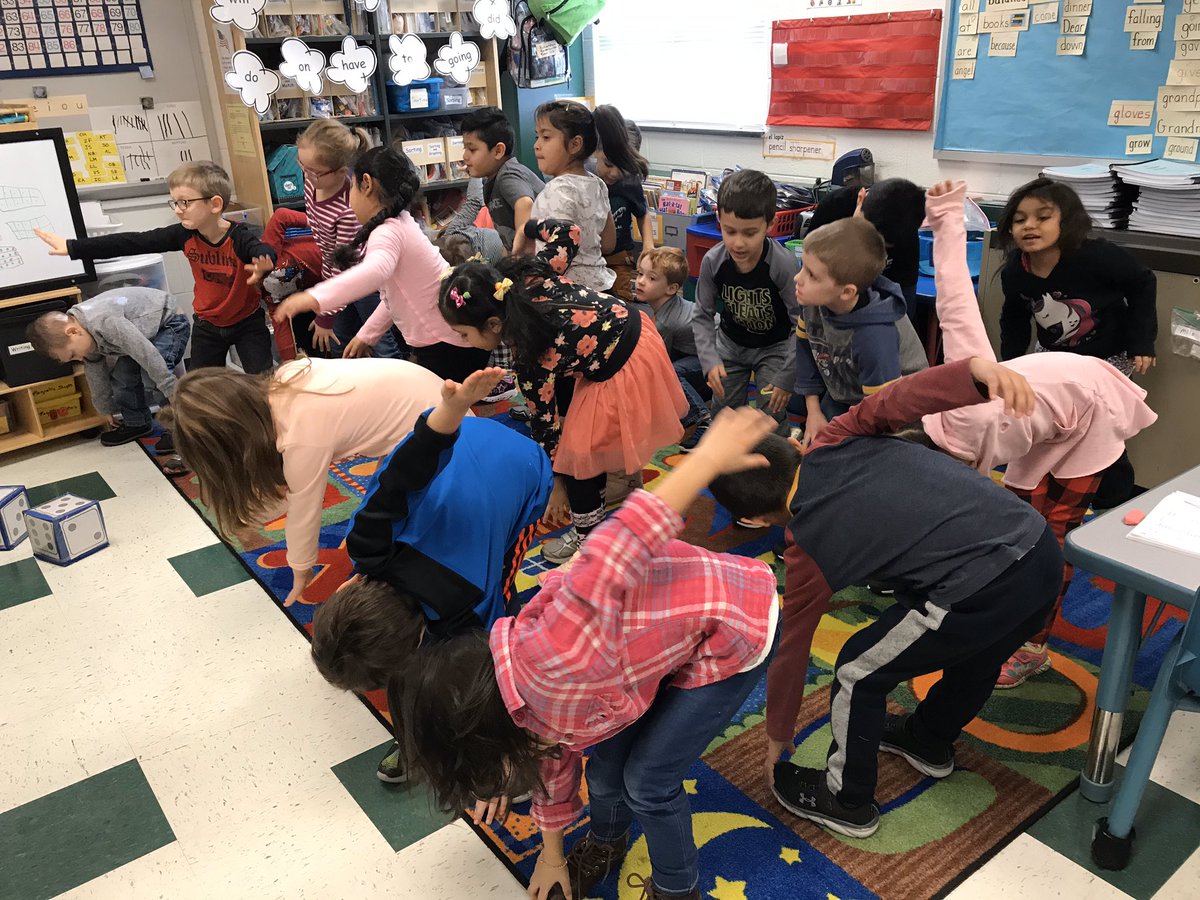 ColesESPE's tweet photo. Kindergarten SS playing “Roll the Dice” thanks to their teacher and @healthykidsva #activelearning #lovingmath https://t.co/Ne7r3mEgDm