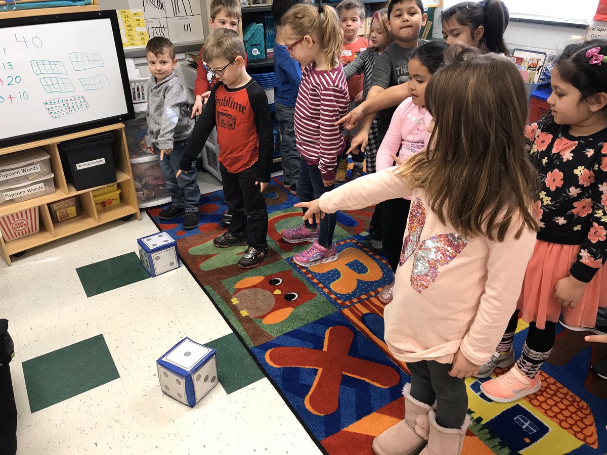 ColesESPE's tweet photo. Kindergarten SS playing “Roll the Dice” thanks to their teacher and @healthykidsva #activelearning #lovingmath https://t.co/Ne7r3mEgDm