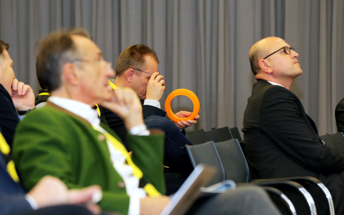 BioenergyIntl's tweet photo. Austria: Passionate, pragmatic & positive day 2 @oebmv #CEBC2020 in Graz. #Bioenergy a key to #forest protection, #ClimateChange mitigation & the #bioeconomy. OBF journalist & meteorologist Andreas Jäger, Karin Enzenhofer, WWF Austria & Fanny Machado Jofre, University Sao Paulo. https://t.co/eh2QvQNkJq