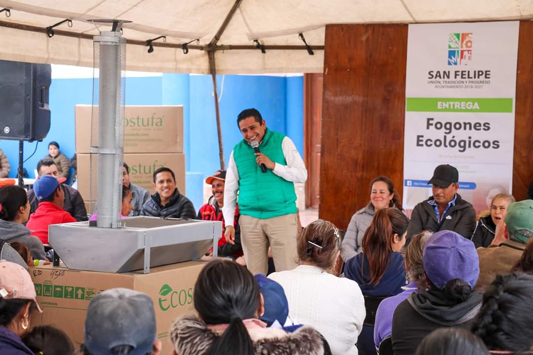 LaloMaldonadoSF's tweet photo. Atentos por mejorar las condiciones de salud de nuestra gente entregamos en El Rosario: 114 estufas ecológicas a familias de 14 localidades como Palo Colorado, Manzanales, Vergel de la Sierra... y su uso beneficia al medio ambiente.
#SanFelipeesProgreso
#UnionTradicionyProgreso https://t.co/xeV0ctNZAe