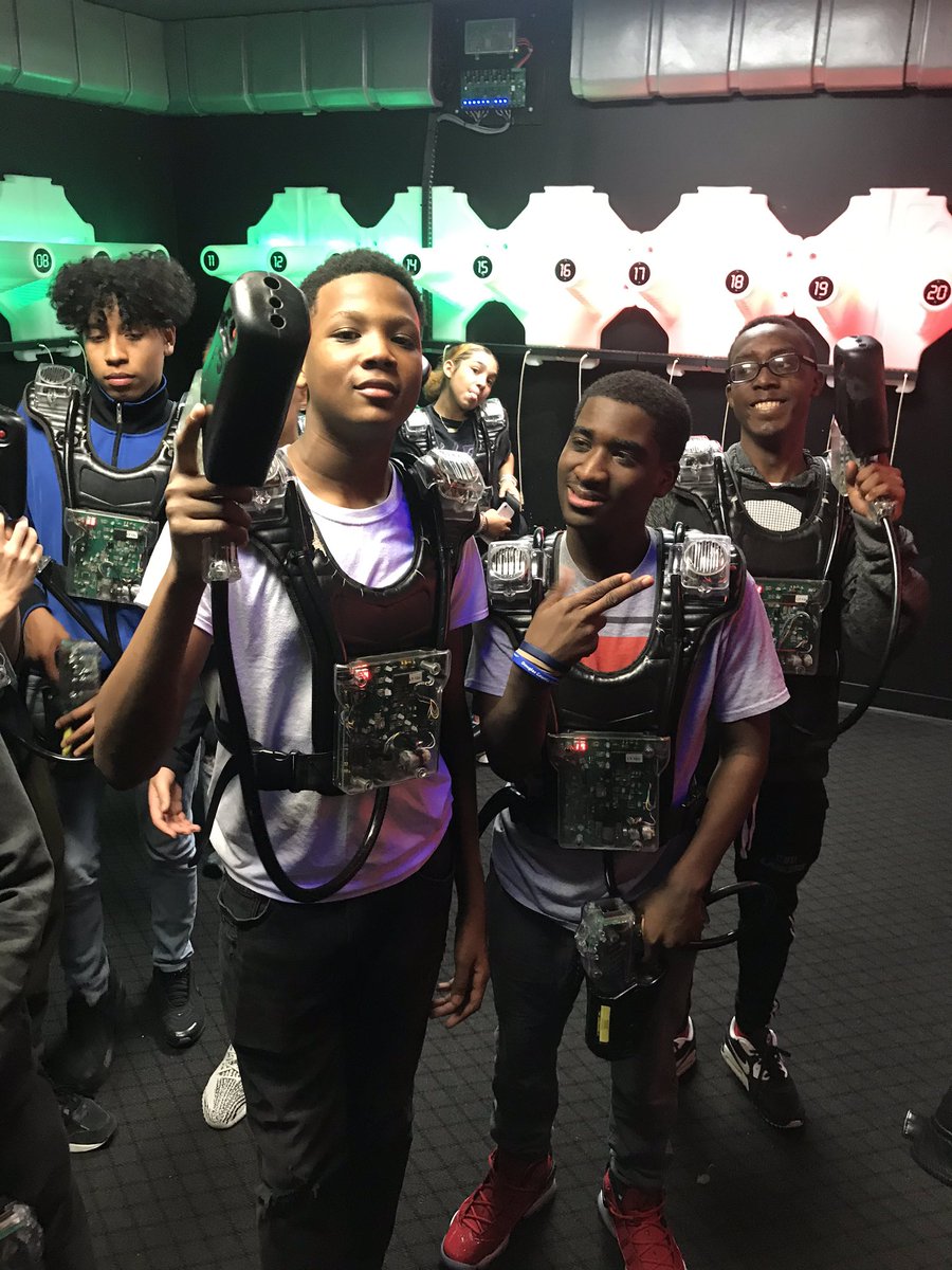 FreshSpartans's tweet photo. We had the best time at Stars and Strikes today! Congrats to our 134 #FreshSpartans23 for making AB honor roll! Continue to #LevelUp @hansonmscott @KevinRo98947989 @BPeytonNS https://t.co/HA9ZsaE7ut