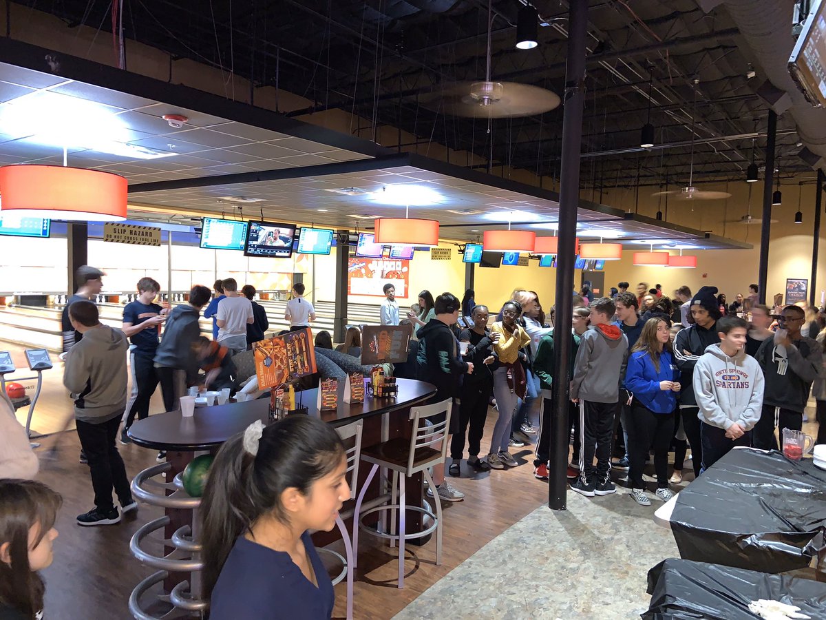 FreshSpartans's tweet photo. We had the best time at Stars and Strikes today! Congrats to our 134 #FreshSpartans23 for making AB honor roll! Continue to #LevelUp @hansonmscott @KevinRo98947989 @BPeytonNS https://t.co/HA9ZsaE7ut