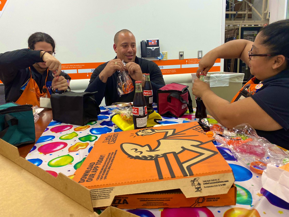 g_alvarez007's tweet image. Taking the time to appreciate this small 3331 InFocus team who ensures our customers, associates and vendors work in a safe environment. #whyiworksafe #safetyispersonal @ArgeoTamayo @EarleneBryan12 @LabordeGaby @JacobRobertsTHD @pablo8750