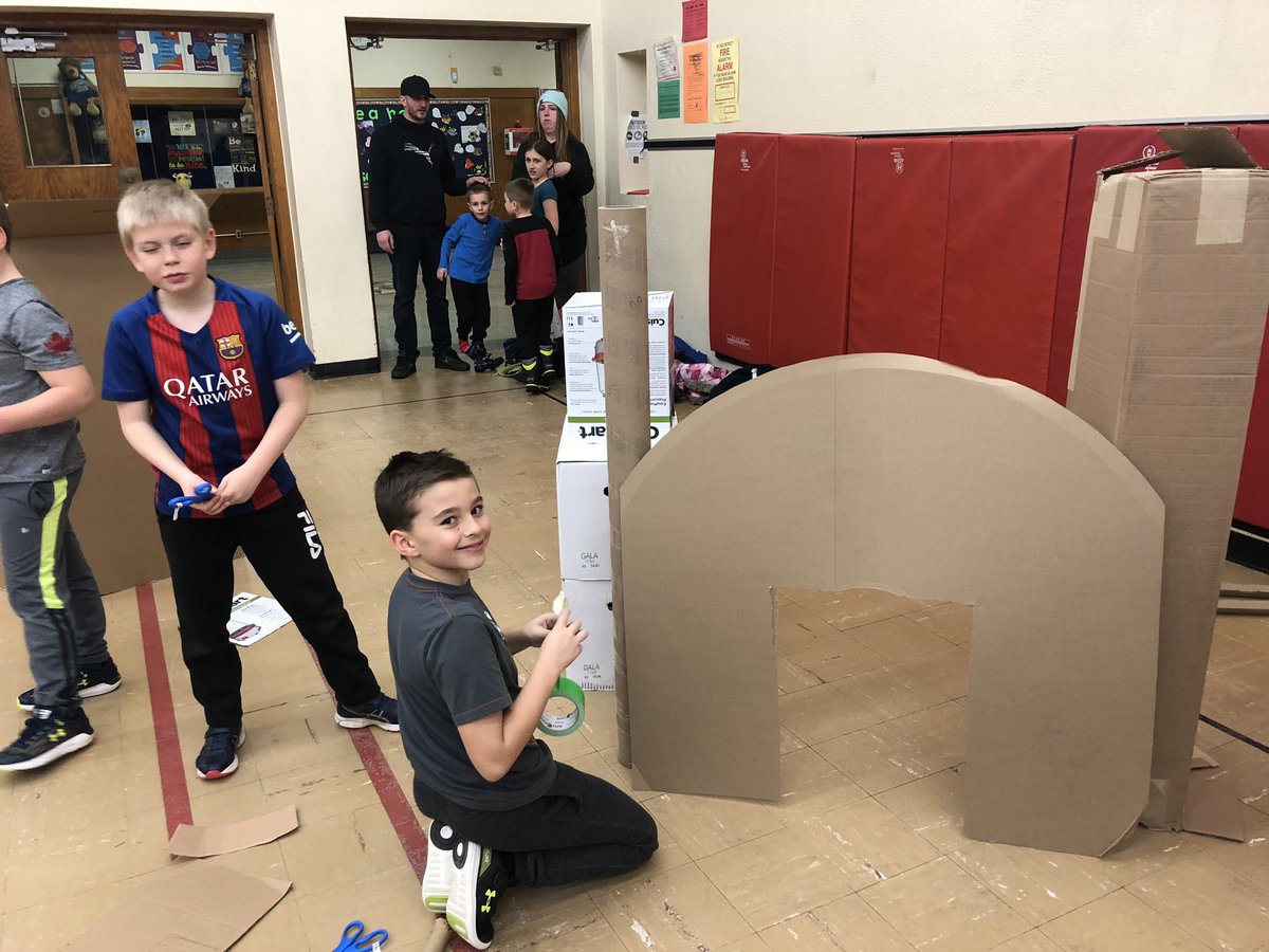 smiwrdsb's tweet photo. Itβs Cardboard Creation and Imagination night tonight at Smithson! So fun to see all the parents and kids working together to create cardboard masterpieces!! @wrdsb @Ev_Giannopoulos https://t.co/OI8iTUKWZk