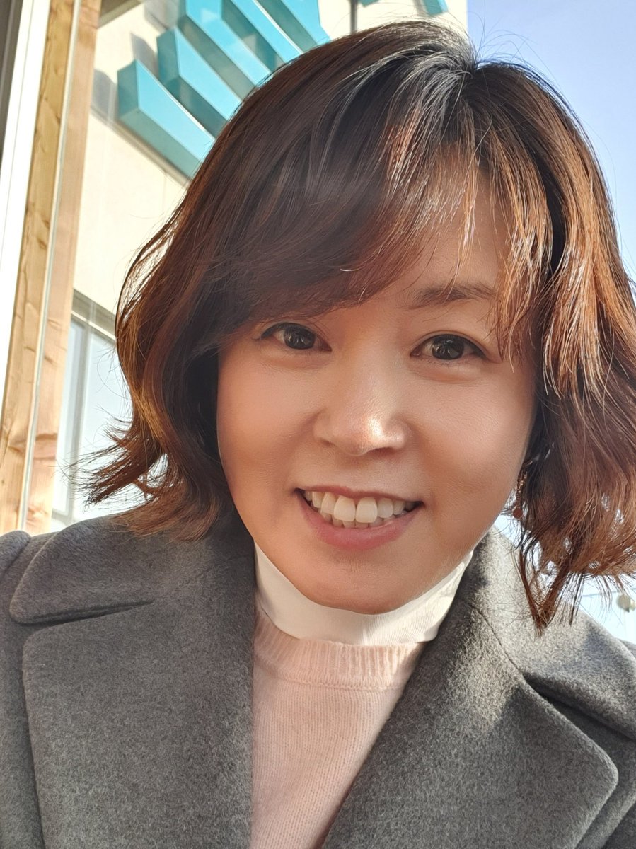 하루가 지나면 구정입니다
대한민국 최대 잔치날입니다
진정한 새날이 다가옵니다
희망찬  2020년되기를 바랍니다