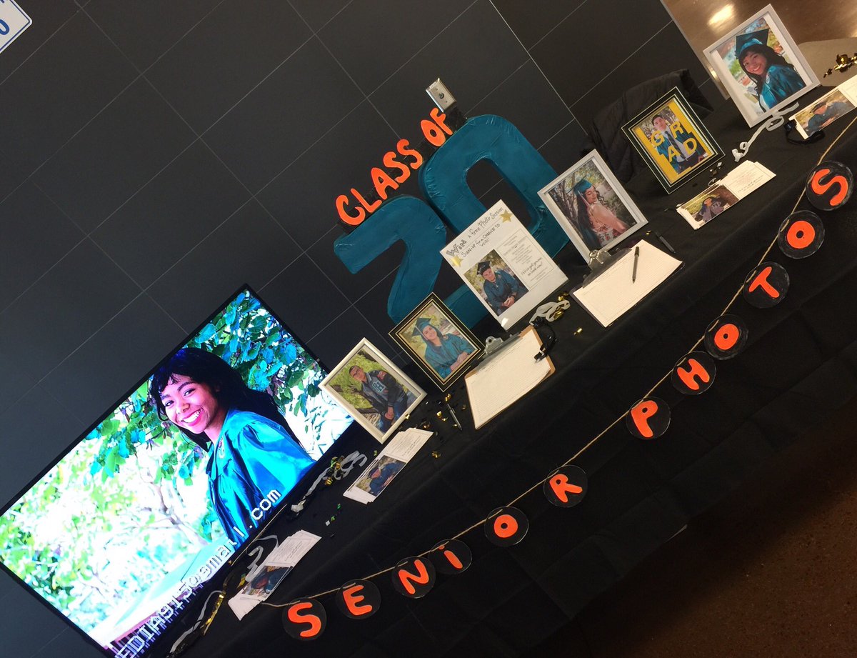 Hey PHHS Class of 2020!!👨‍🎓👩‍🎓🎉
We are on campus tonight for the Senior Meeting in auditorium. Stop by our table for Senior Photo Sessions📸!