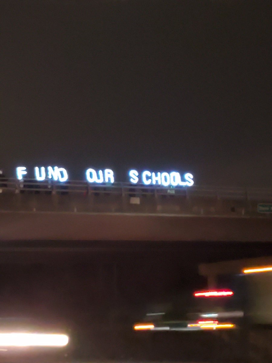 GloucesterEduc1's tweet photo. Members from @VEA4Kids Colonial UniServ region came out to send a clear message to @GovernorVA and the General Assembly to do their job and FULLY FUND OUR SCHOOLS. @cdbauer @MaryContraryNN https://t.co/iPCemuy0yX