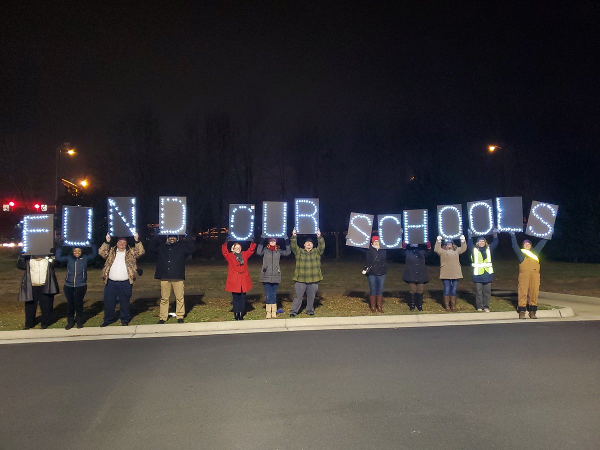 GloucesterEduc1's tweet photo. Members from @VEA4Kids Colonial UniServ region came out to send a clear message to @GovernorVA and the General Assembly to do their job and FULLY FUND OUR SCHOOLS. @cdbauer @MaryContraryNN https://t.co/iPCemuy0yX