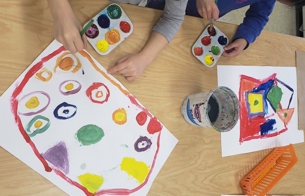 tagueart's tweet photo. #1stgradeart students have been practicing mixing #primarycolors to make #secondarycolors and are now working on abstract paintings using color, shape & line.
#tabstudio #TABchoice #irving97 #d97art #oakpark97 #WeAreD97 https://t.co/BfBhQQjpOg