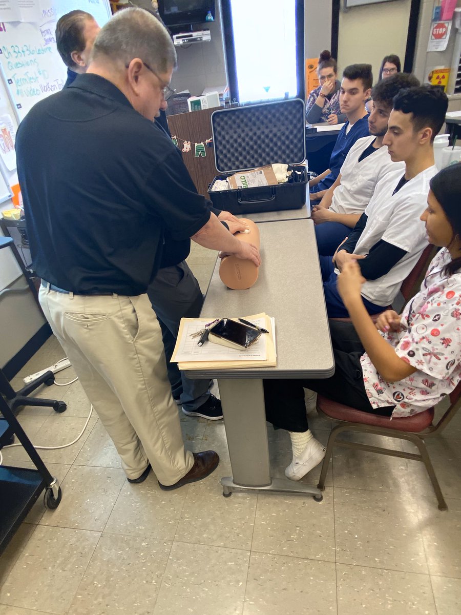 MrsNonni_4's tweet photo. Putting their skills to work #instrumenttransfer #stopthebleed @ParmaSchools @CharlesSmialek @pcsdcte @PCSDConnects @HosaOhio @OHEducation https://t.co/4q5gFllL6C
