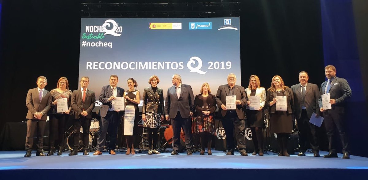 DesiAguilas's tweet photo. Tremendamente orgulloso del gran trabajo que realiza el personal de @Aguilas_Turismo. Esta noche he recogido en Madrid el reconocimiento que el Instituto para la Calidad Turística Española ha otorgado a la Oficina de Turismo, en el transcurso de la #nocheq. https://t.co/4XO6E4YdHg