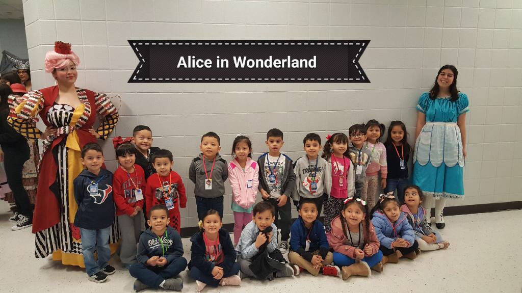 SmileTXTeacher's tweet photo. Don’t miss Alice in Wonderland @falconsofchs We had a blast meeting Alice & the Queen of Hearts. Pictured here is the class of 2020 and the class of 2038 @ChannelviewISD @ECCFalconsNest #inourhands #becvisd https://t.co/68tLqwpEiM