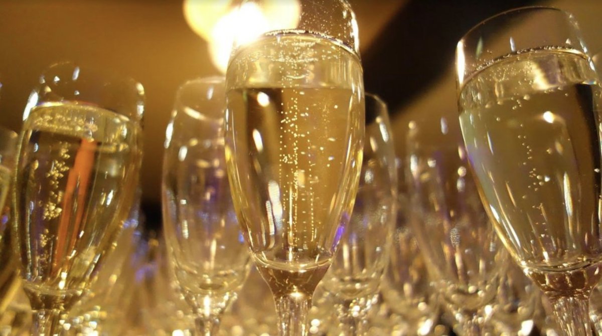 Waiting for the weekend?

Get a head start and join us for Fizz Friday! 

Learn more: eclectichotels.co.uk/great-john-str…