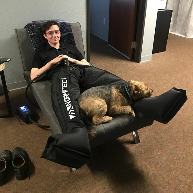 thecryofactor's tweet photo. One more benefit of Cryo...PETitation🙏🐕 #CryoFactor #healing #meditation https://t.co/jeV2Y8aK0b https://t.co/VzIoovUBa0