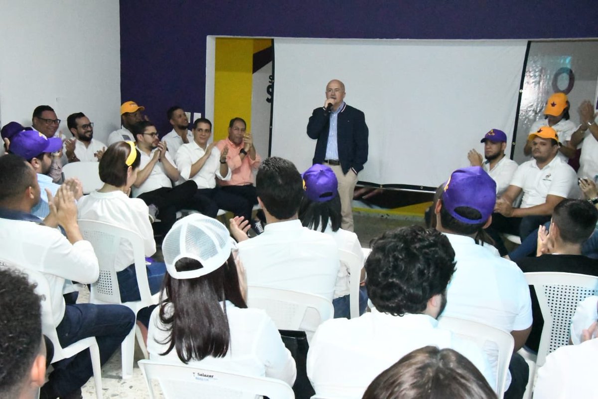 DominguezBrito's tweet photo. Esta noche hemos participado en la Asamblea de la @JuventudPLD en Santiago. Orgulloso de ver tantos jóvenes valiosos que con entusiasmo y voluntad trabajan por las #NuevasIdeas de @Gonzalo2020RD y para que el @PLDenlinea gane arrolladoramente en febrero y mayo.

@GonzaloJuventud https://t.co/ZkQuqu6Fkg